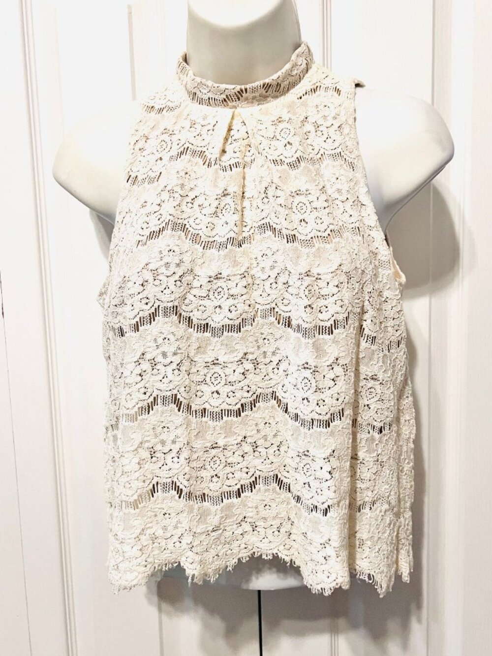 Love Fire High Neck Lace Women's Flowy Top-Size XS Jrs.-Cream/Tan Lined-High Low